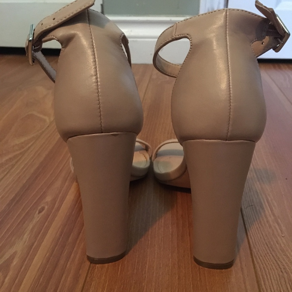 Strap heel - Picture 3 of 4